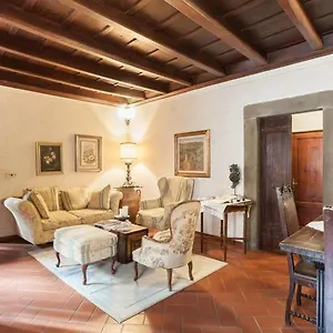 Apartment La Finestra Sul Borgo Dimora Storica, Laterina